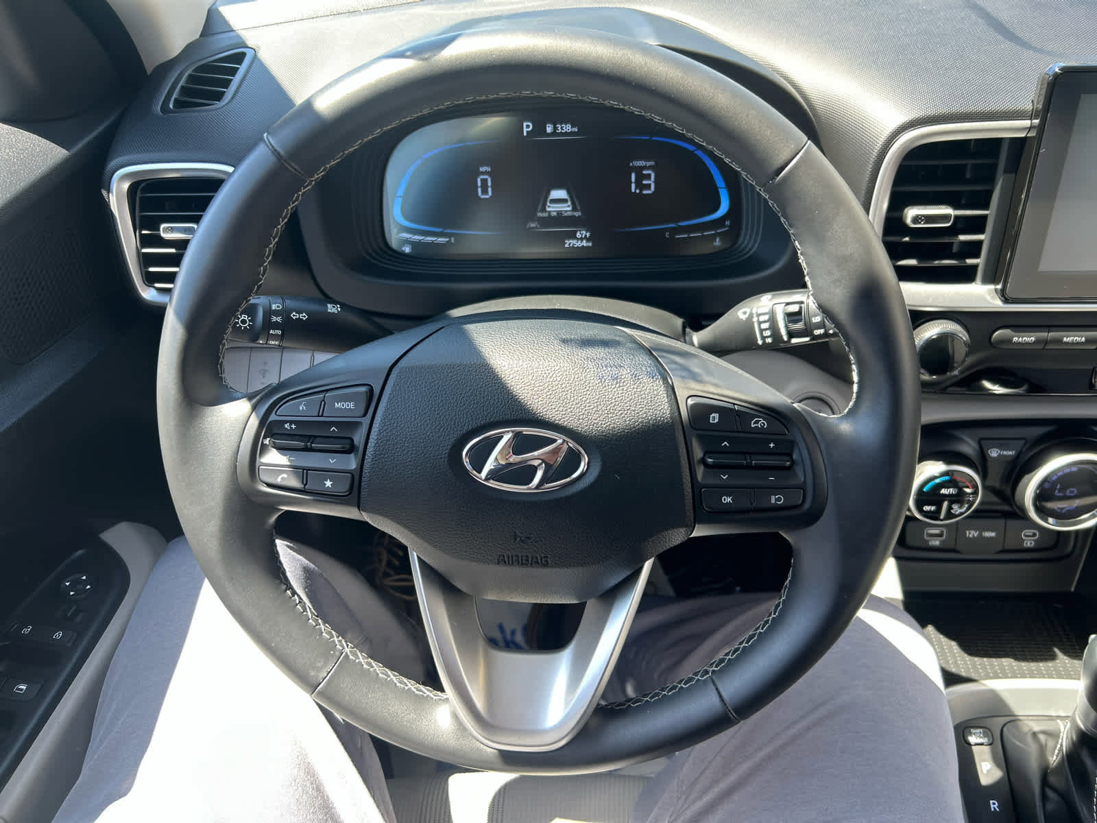 Used 2025 Hyundai Venue SEL FWD image 17