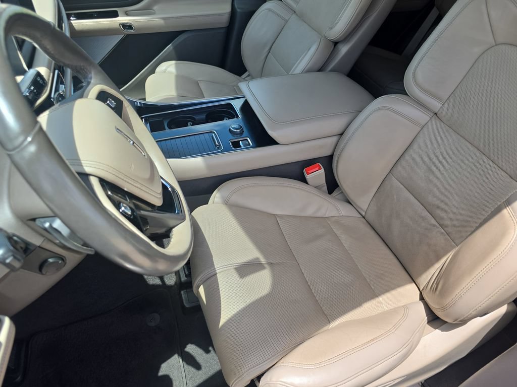 Used 2022 Lincoln Aviator Reserve w/ Equipment Group 201A AWD/4WD image 16