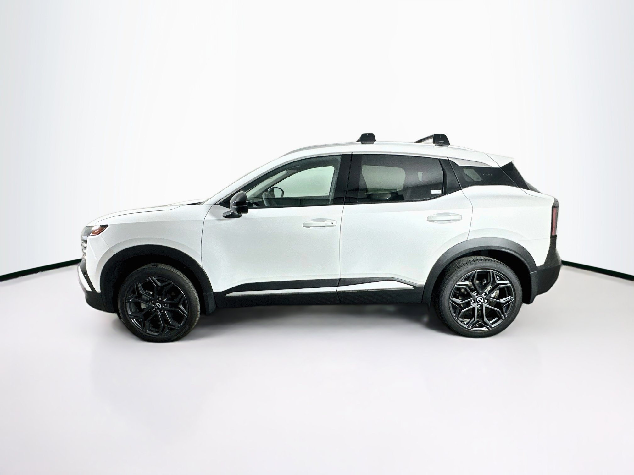 Used 2026 Nissan Kicks SR w/ Illumination Package FWD image 4