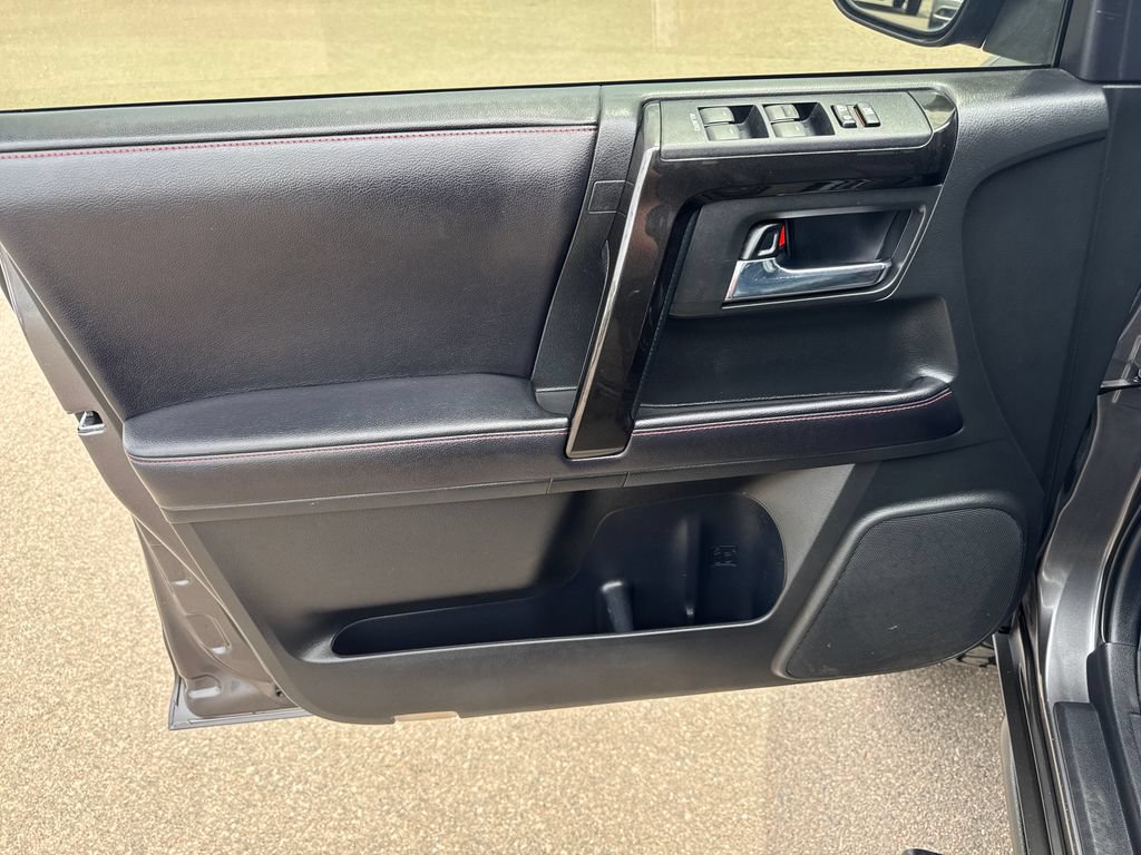 Used 2018 Toyota 4Runner TRD Off-Road AWD/4WD image 10
