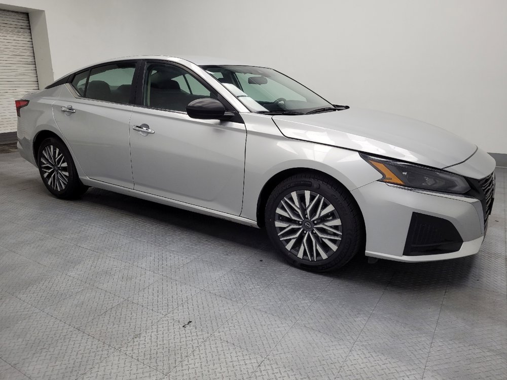 Used 2024 Nissan Altima 2.5 SV image 11