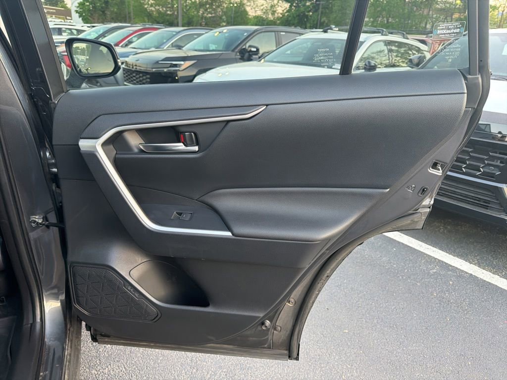 Used 2022 Toyota RAV4 SE w/ Convenience Package AWD/4WD image 14