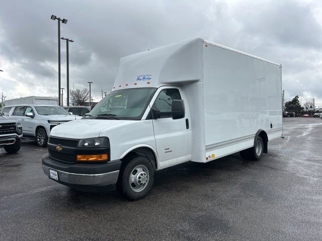 New 2026 Chevrolet Express 4500 w/ Power Convenience Package RWD image 7