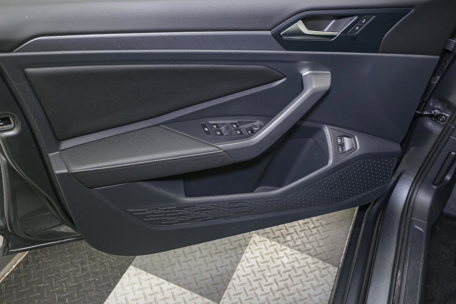 Certified 2024 Volkswagen Jetta SE image 41