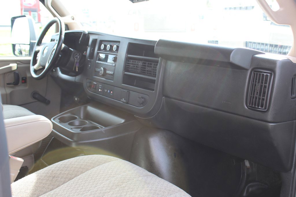 Used 2016 Chevrolet Express 4500 Extended image 23
