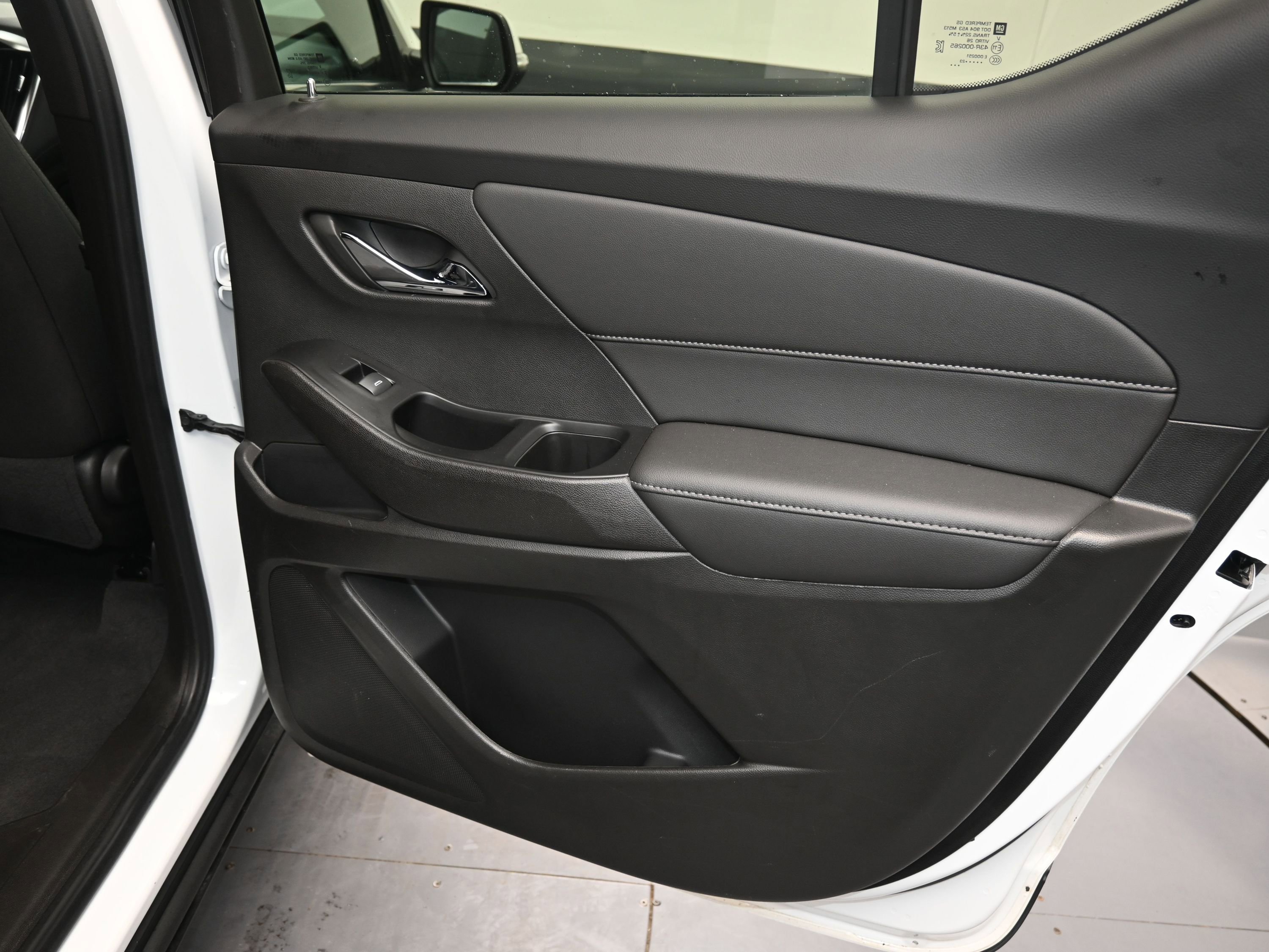 Used 2023 Chevrolet Traverse LT image 23