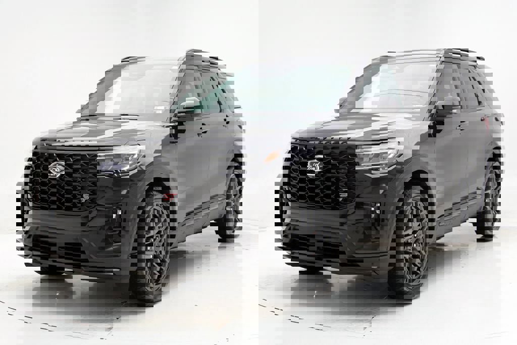 Used 2025 Ford Explorer ST image 2