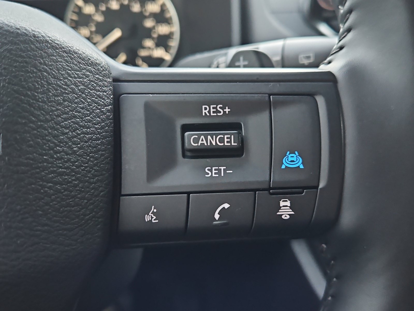 Used 2025 Nissan Rogue SV AWD/4WD image 24
