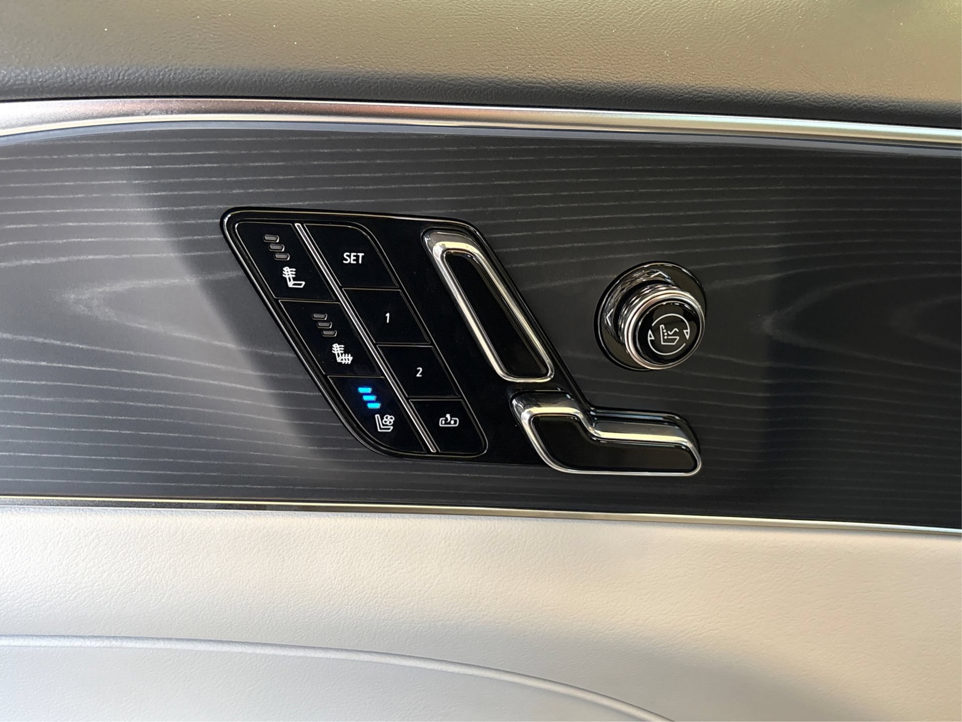 New 2026 Cadillac Lyriq Premium Luxury RWD image 29
