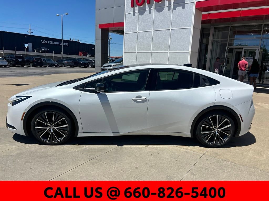 Used 2023 Toyota Prius Limited w/ Limited Premium Package FWD image 12