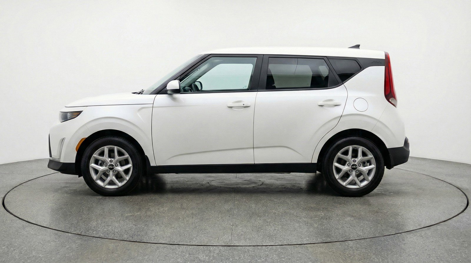Used 2025 Kia Soul LX w/ LX Technology Package image 3