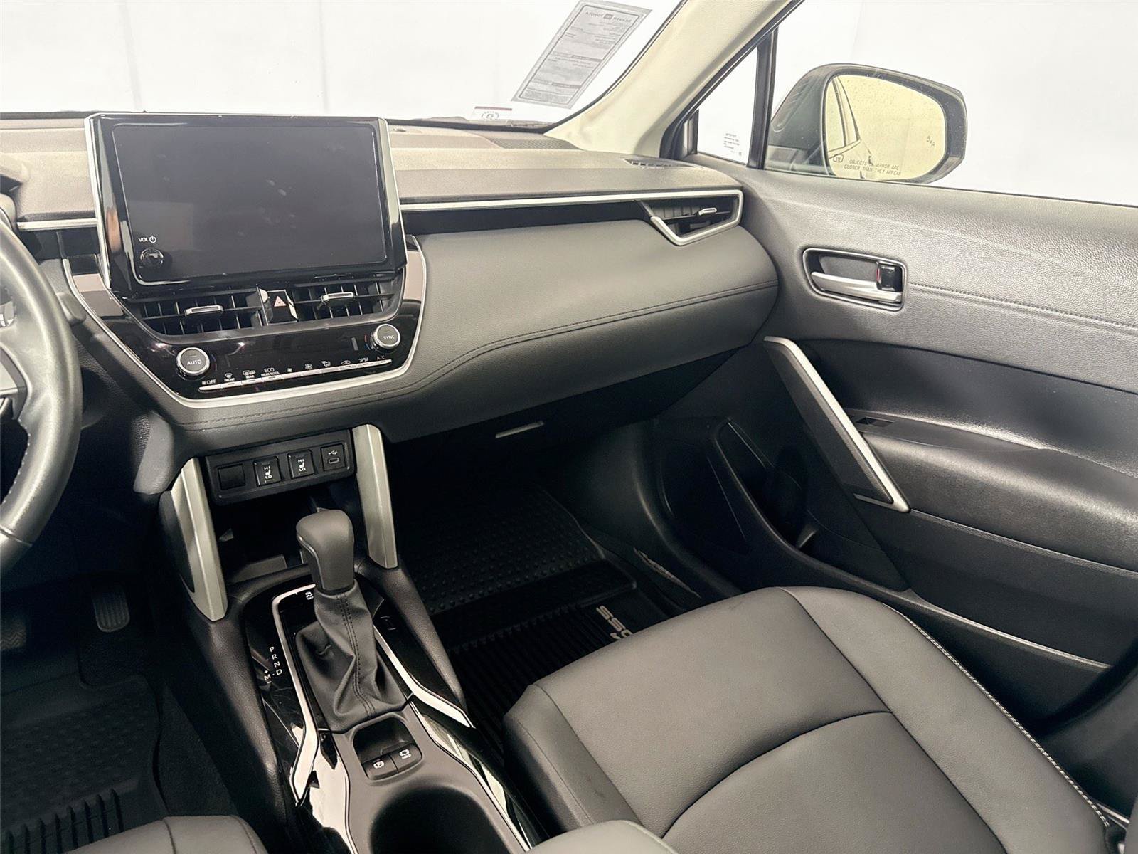Certified 2025 Toyota Corolla Cross XLE FWD image 29