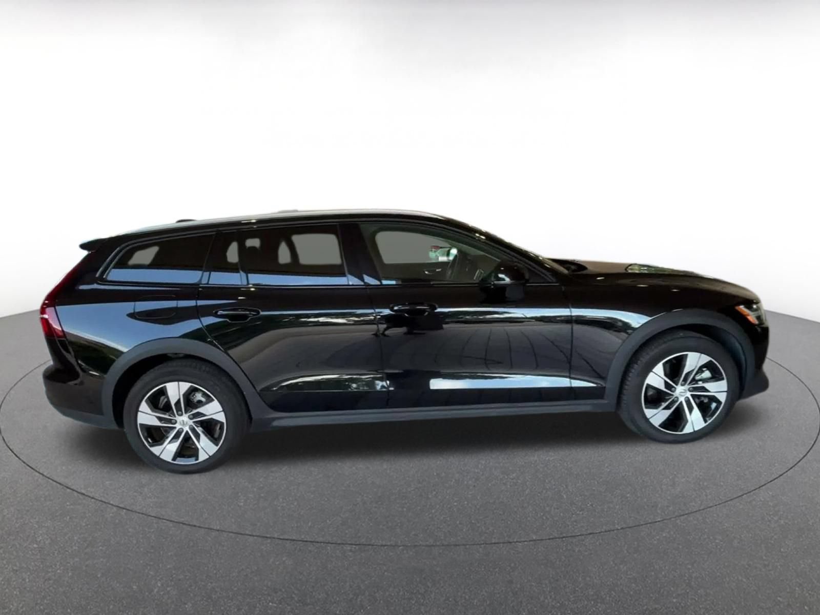 Used 2025 Volvo V60 B5 Cross Country Plus AWD/4WD image 15