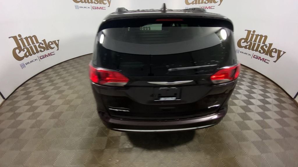Used 2019 Chrysler Pacifica Limited image 7
