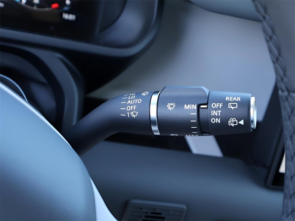 New 2025 Land Rover Defender 110 S image 32