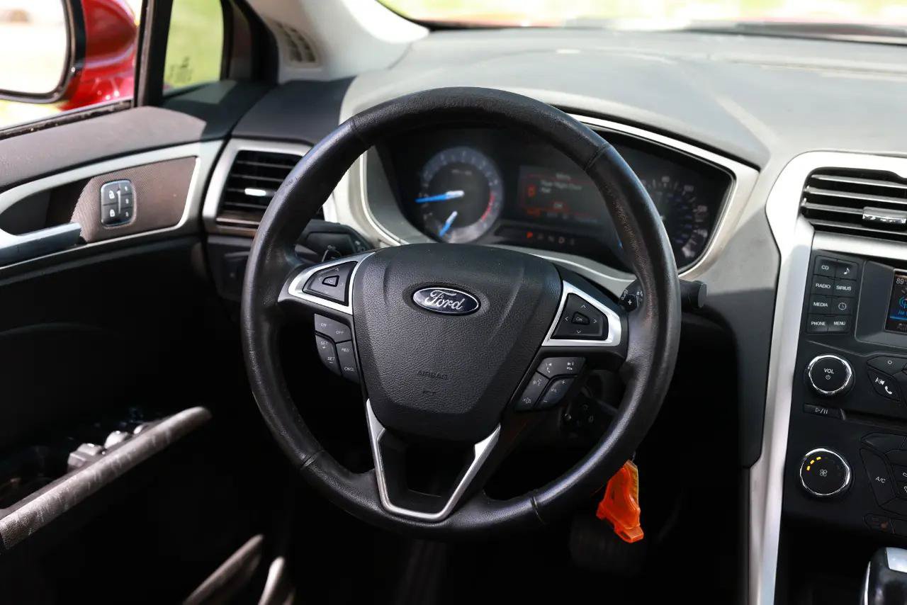 Used 2014 Ford Fusion SE w/ Equipment Group 202A FWD image 27