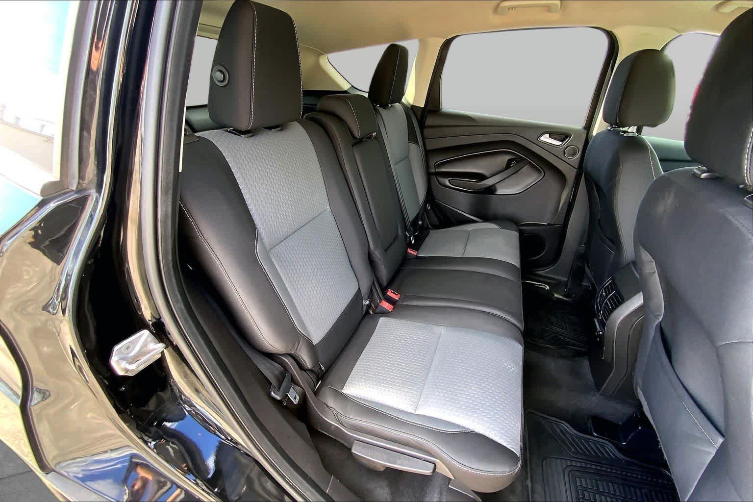 Used 2017 Ford Escape SE w/ Equipment Group 201A FWD image 18
