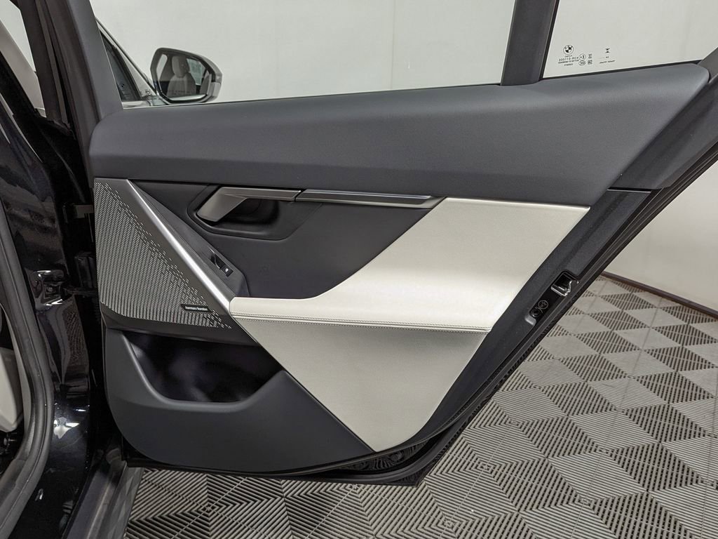 Used 2025 BMW 530i xDrive image 41