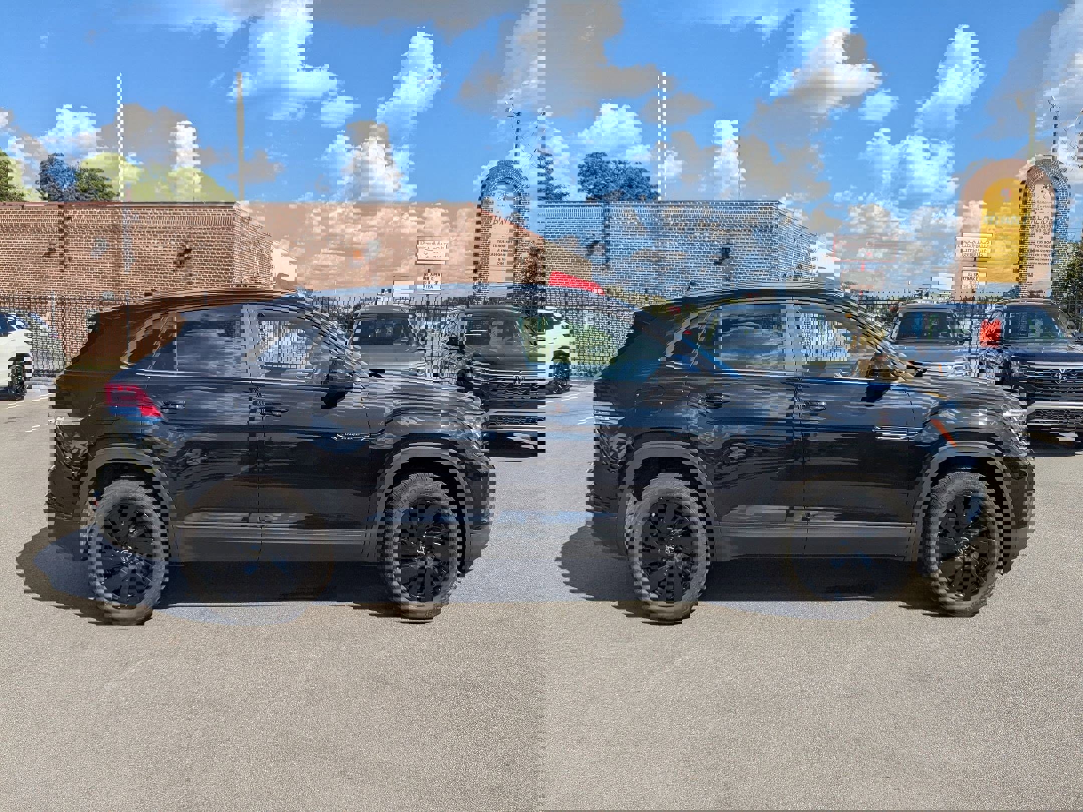 New 2026 Volkswagen Atlas Cross Sport SE image 2