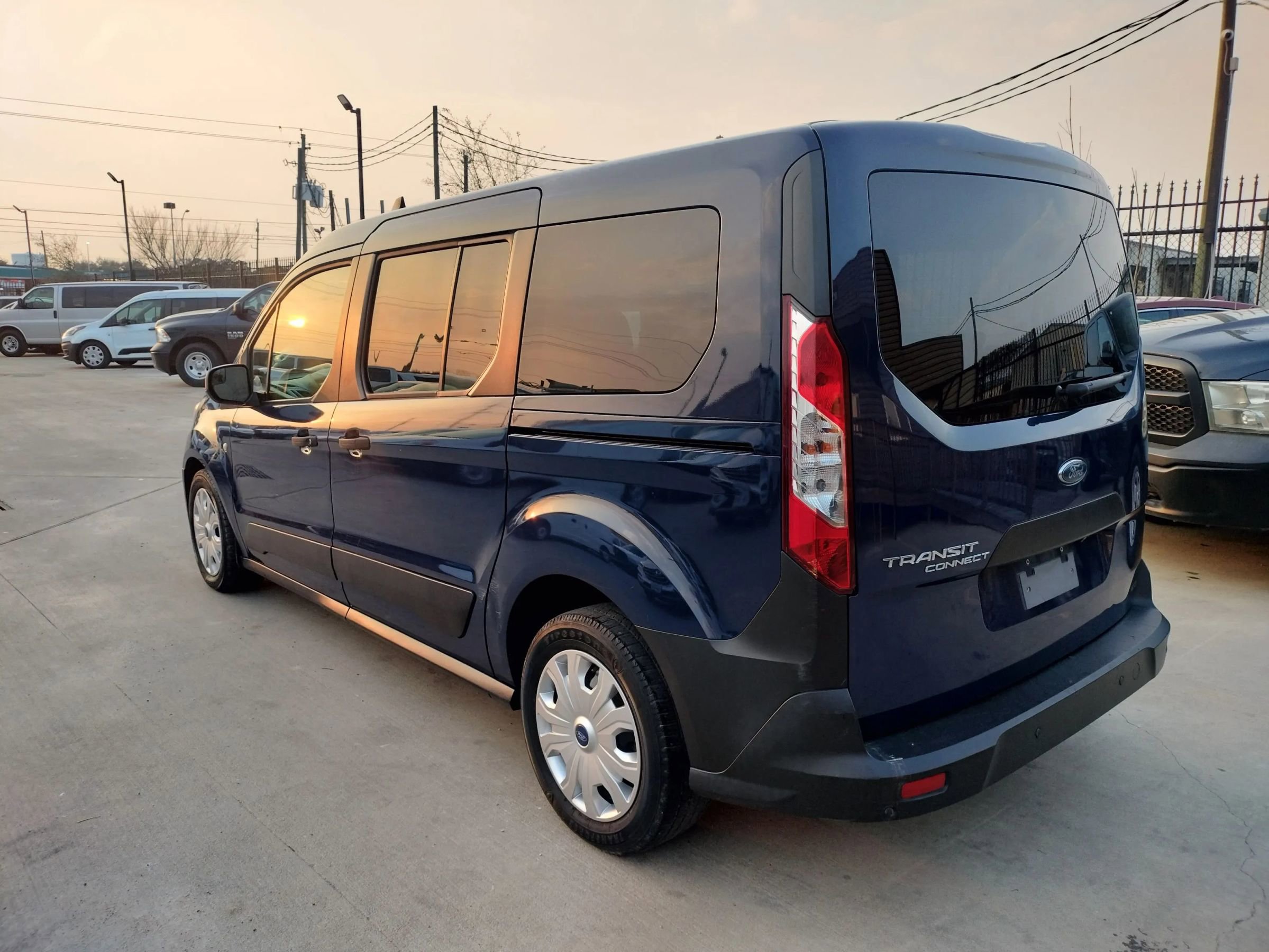 Used 2021 Ford Transit Connect XL image 3