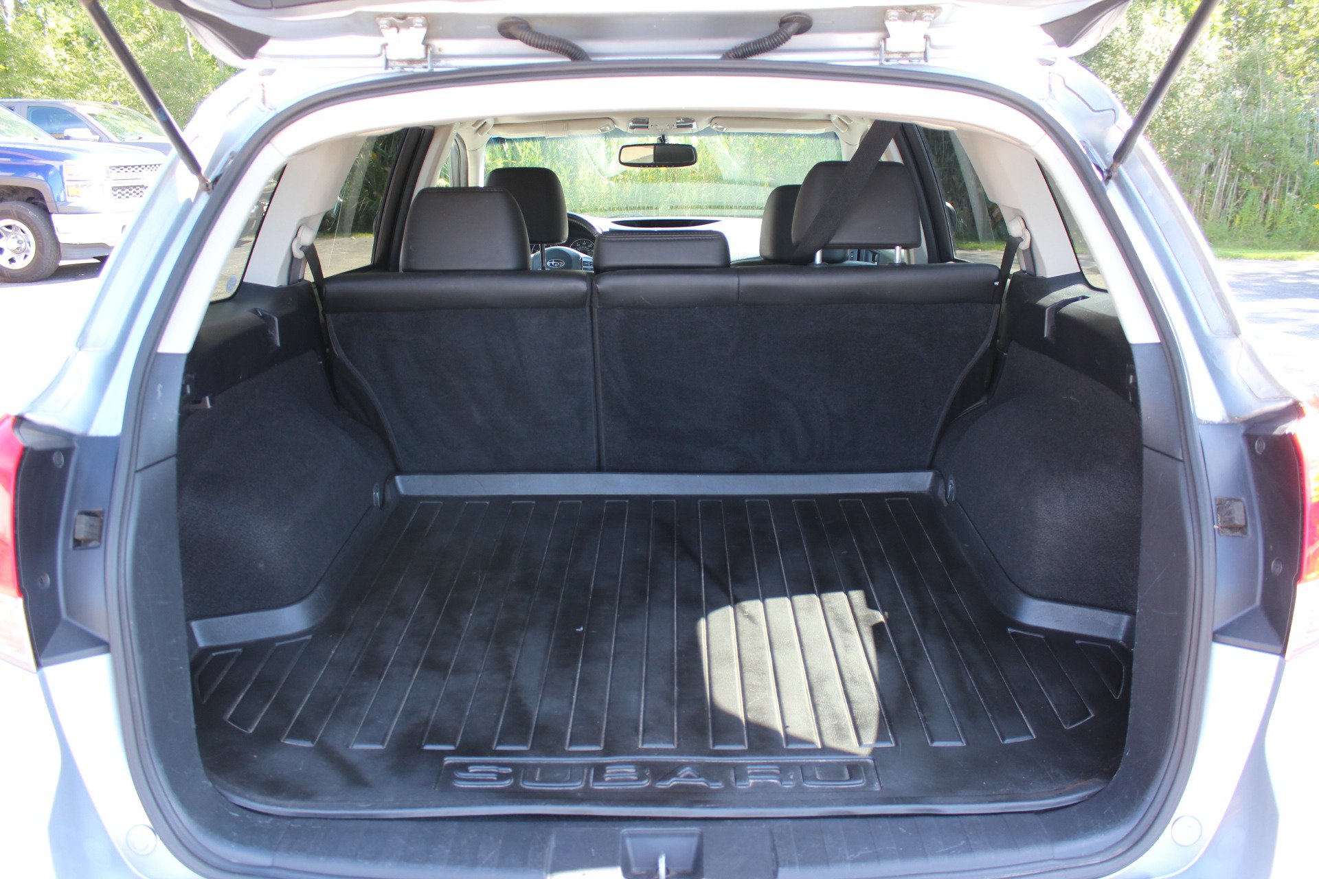 Used 2012 Subaru Outback 2.5i Limited w/ Moonroof Pkg AWD/4WD image 7