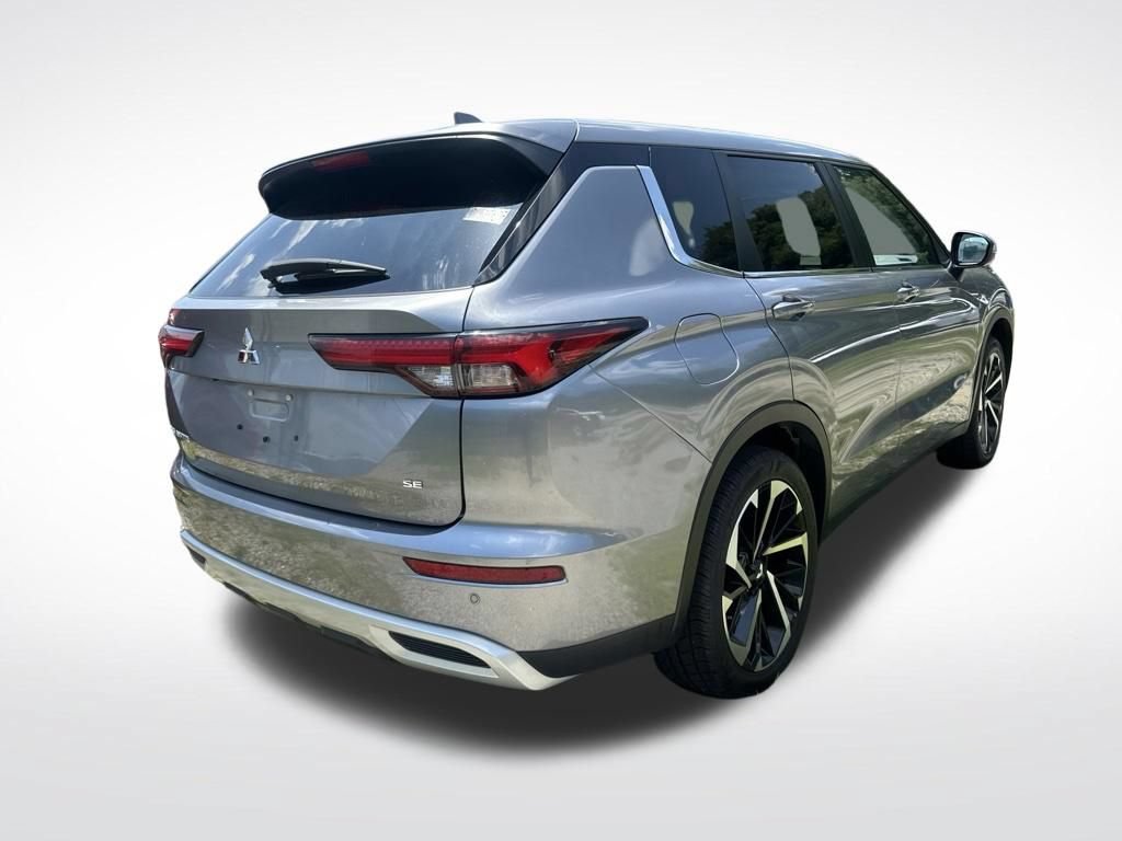 Used 2024 Mitsubishi Outlander SE AWD/4WD image 8