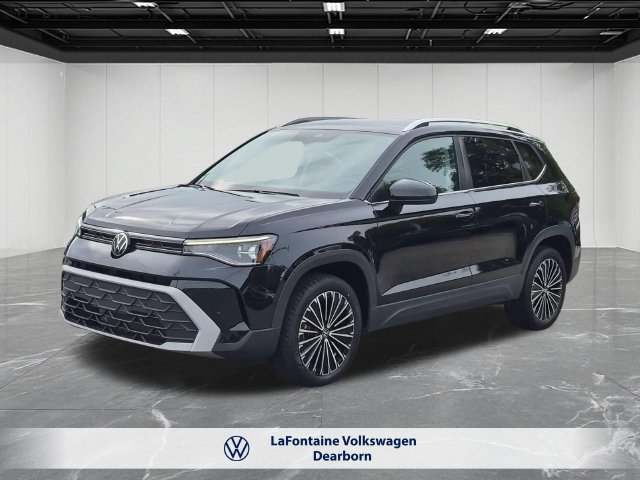 Certified 2025 Volkswagen Taos SE FWD image 1