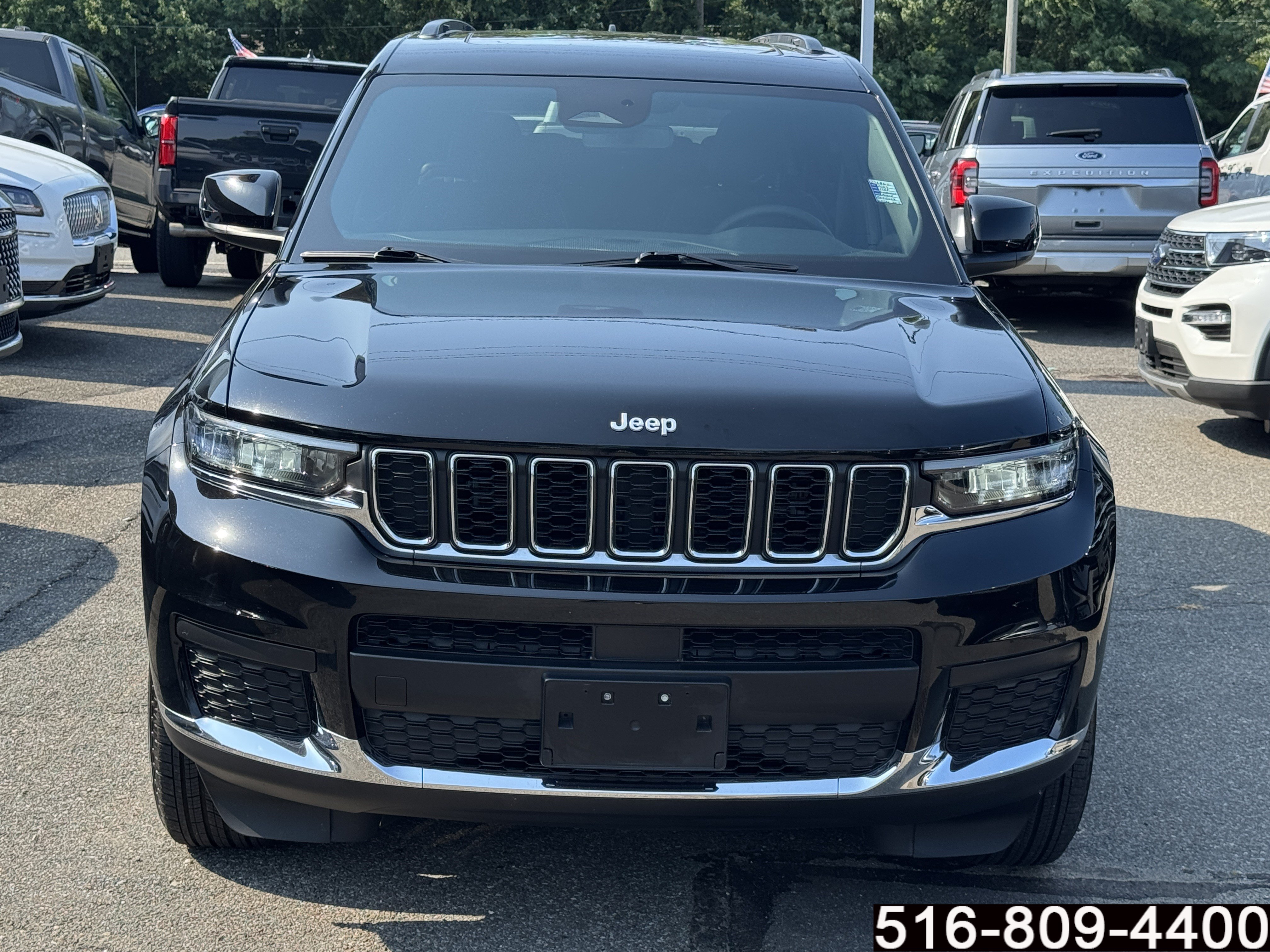 Used 2024 Jeep Grand Cherokee L Laredo AWD/4WD image 2