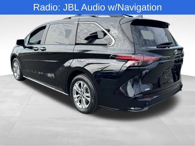 Used 2022 Toyota Sienna XSE w/ XSE Plus Package image 6
