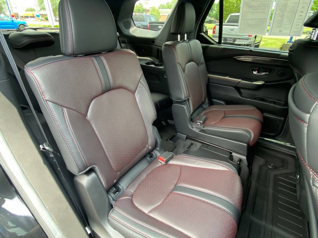 Used 2025 Honda Pilot Black Edition image 50