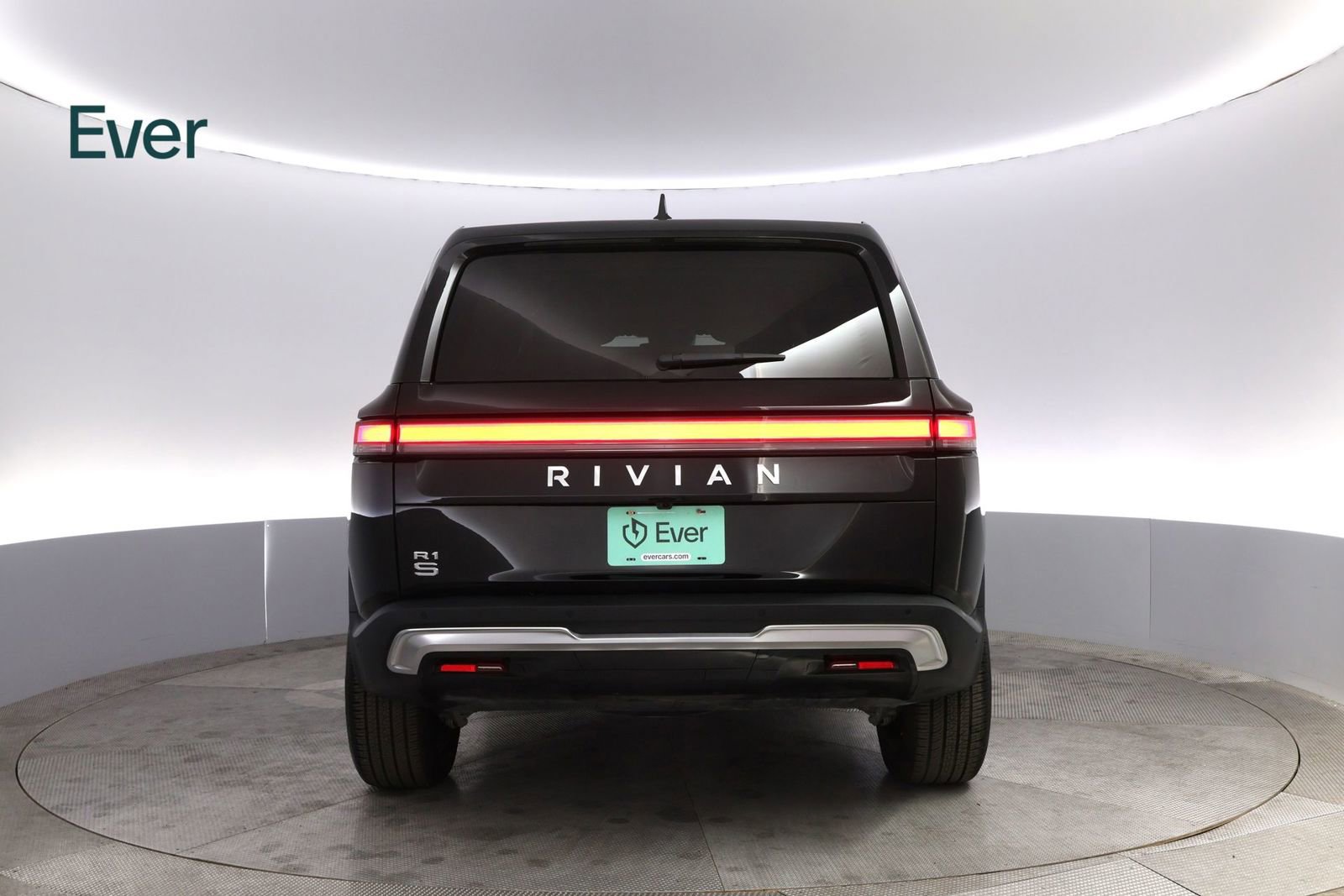 Used 2024 Rivian R1S Adventure image 15