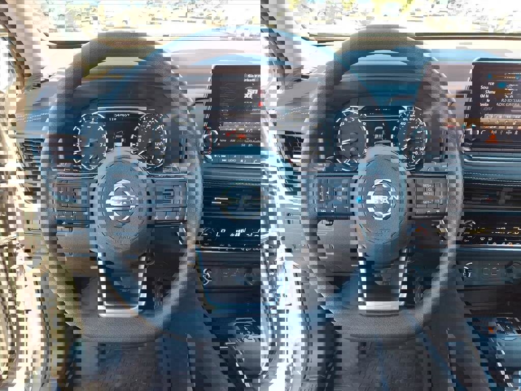 Used 2023 Nissan Rogue SV image 20