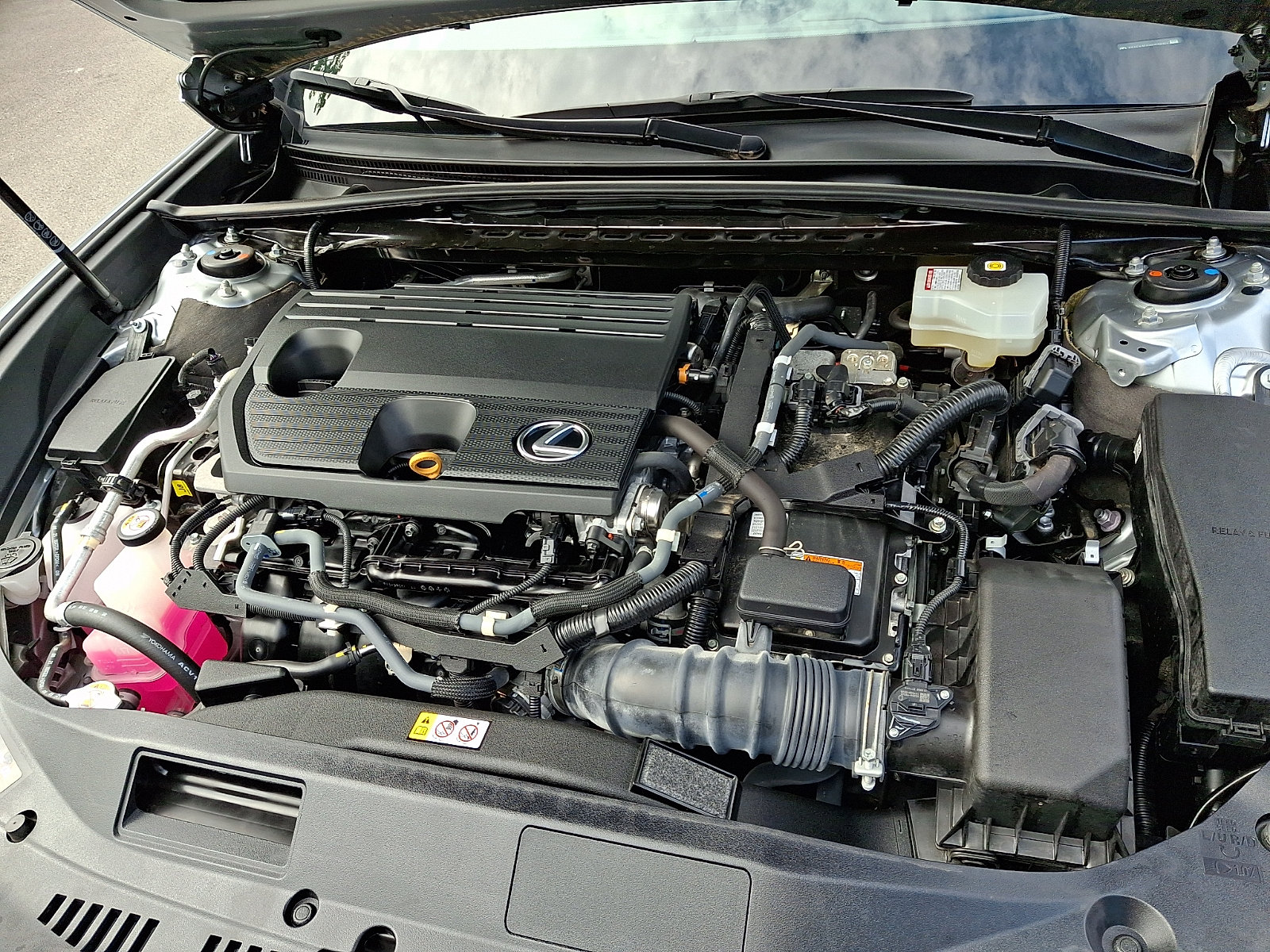 Certified 2022 Lexus ES 300h w/ Accessory Package 2 FWD image 30