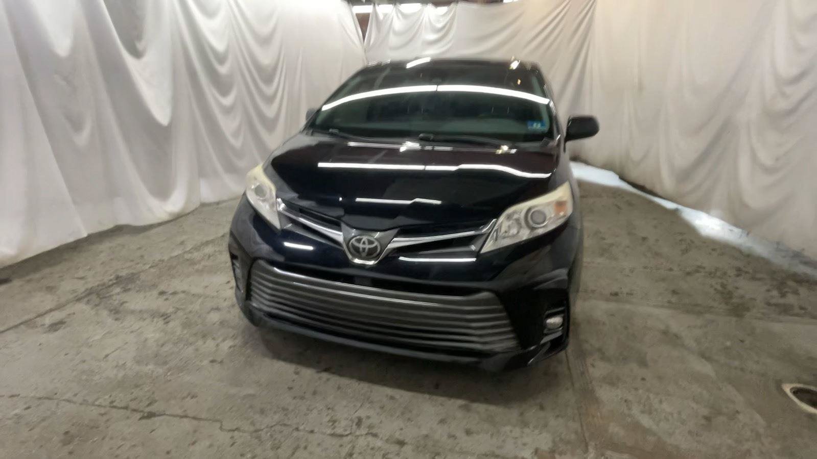 Used 2018 Toyota Sienna XLE FWD image 15
