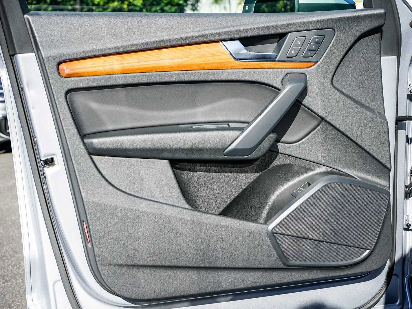 Used 2023 Audi Q5 2.0T Premium w/ Convenience Package image 19