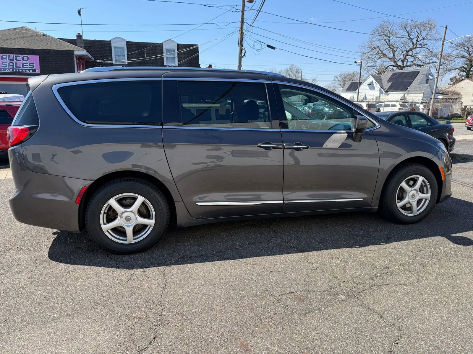 Used 2017 Chrysler Pacifica Touring-L Plus image 17