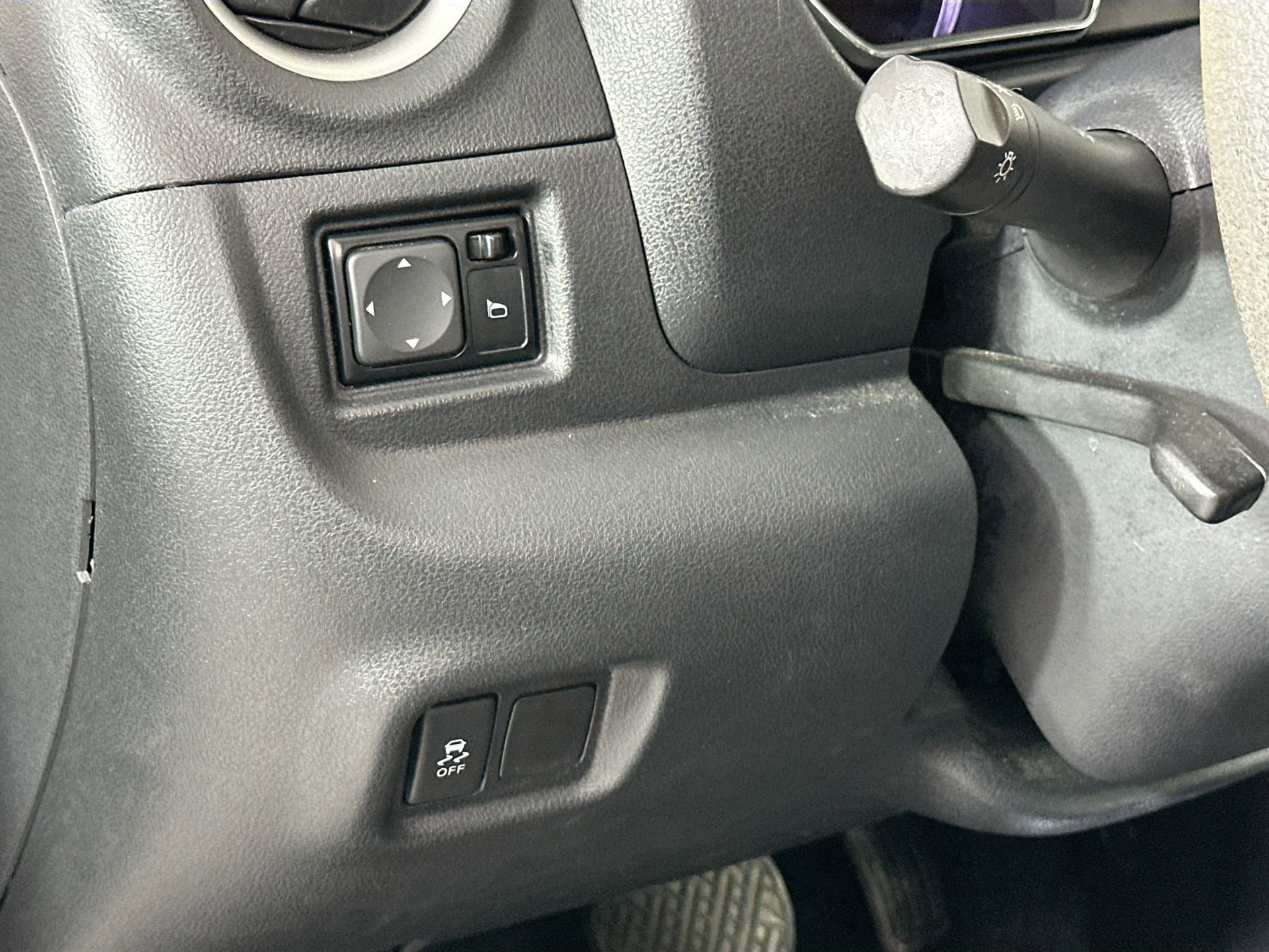 Used 2015 Nissan Versa SV image 13