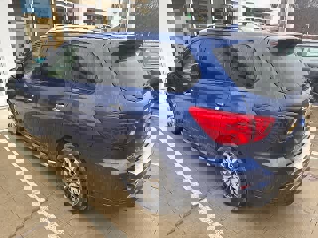 Used 2019 Nissan Pathfinder SL w/ Cargo Package image 7