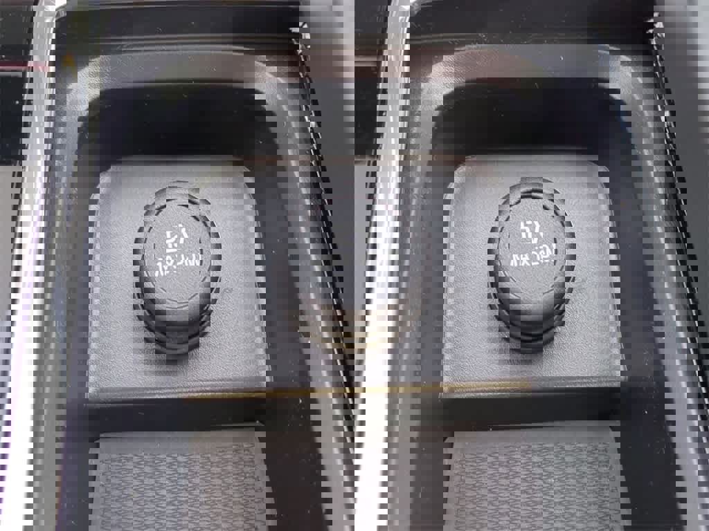 Used 2026 Volvo XC60 B5 Plus w/ Protection Package Premier image 30