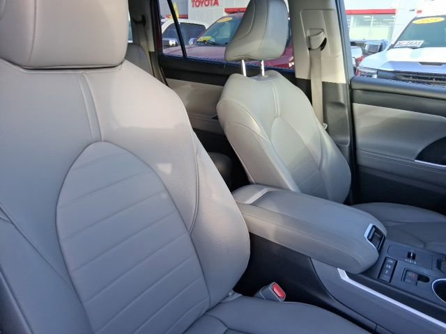 Used 2021 Toyota Highlander XLE image 15