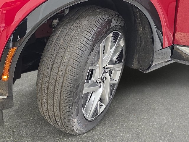 New 2027 Cadillac Optiq Luxury w/ LPO, Floor Liner Package AWD/4WD image 29