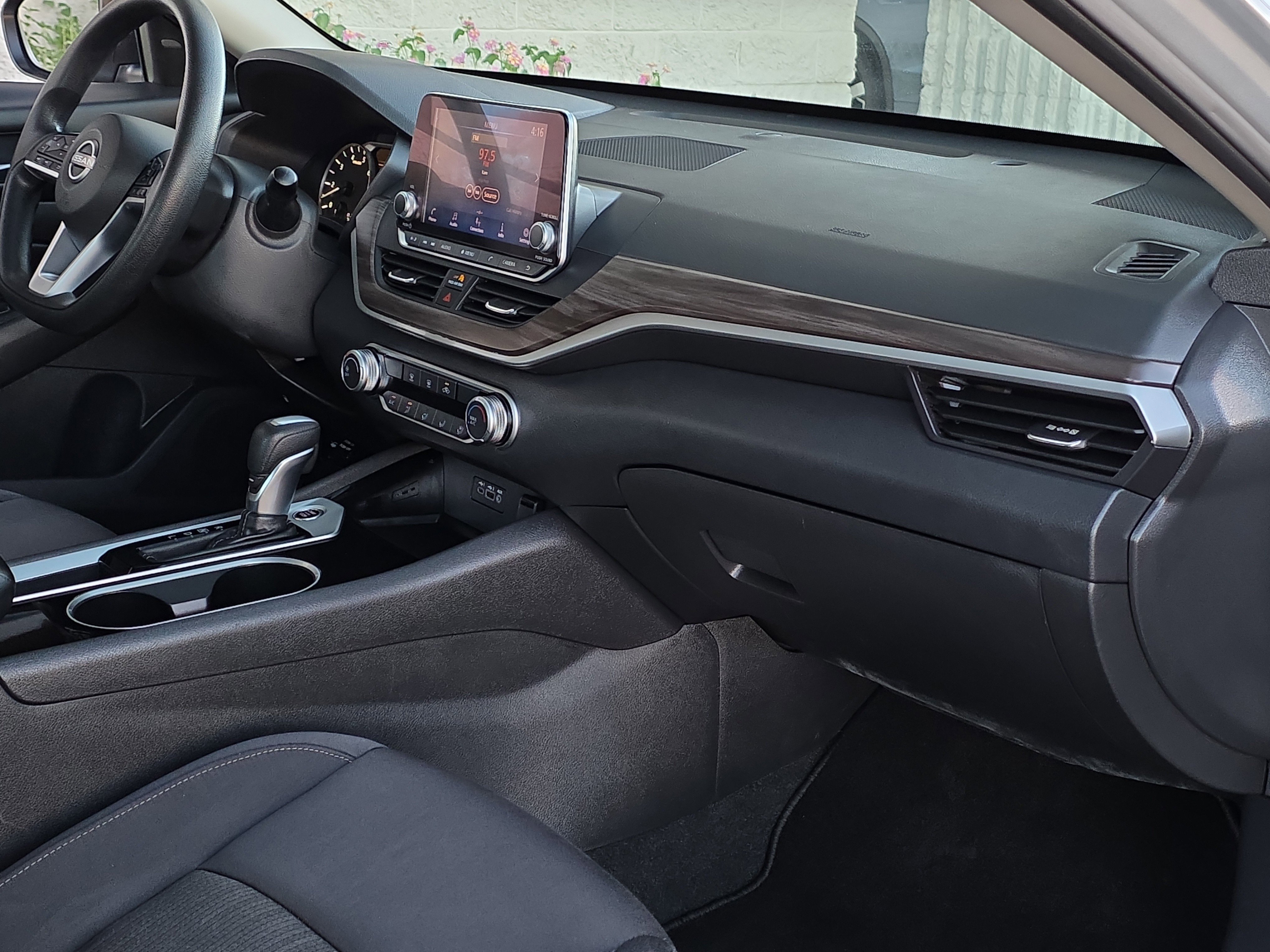 Used 2024 Nissan Altima 2.5 SV image 30