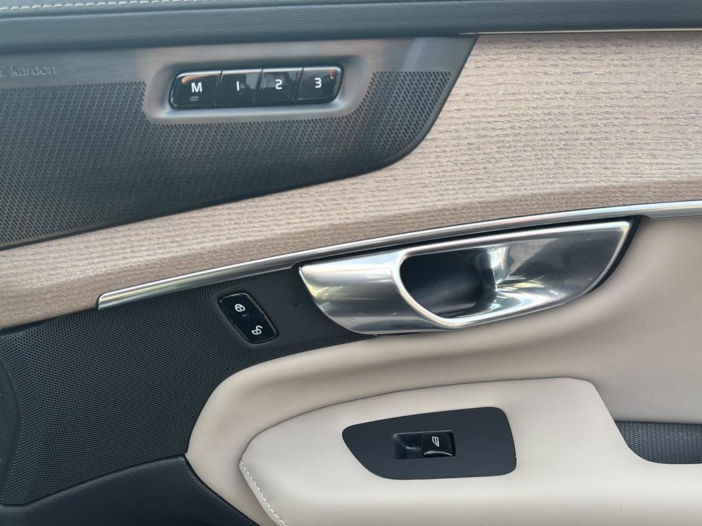 Used 2025 Volvo XC90 T8 Ultra image 38