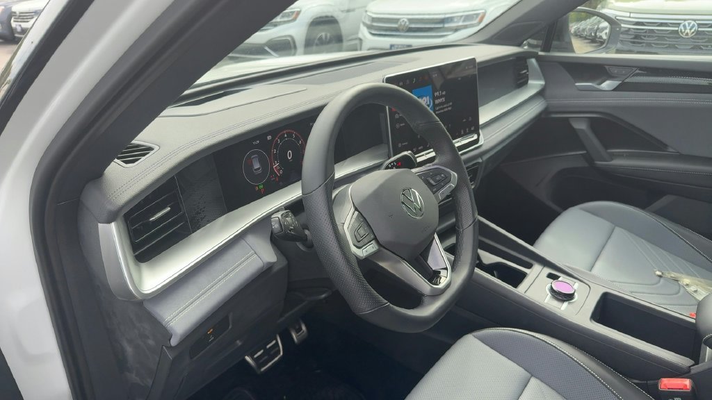 Certified 2026 Volkswagen Tiguan SE R-Line FWD image 1