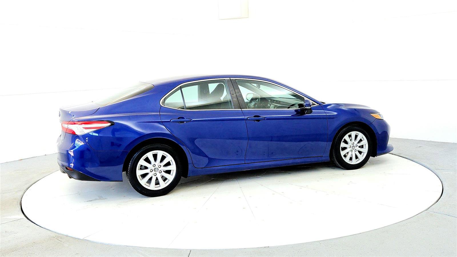 Certified 2018 Toyota Camry LE w/ Convenience Package image 6