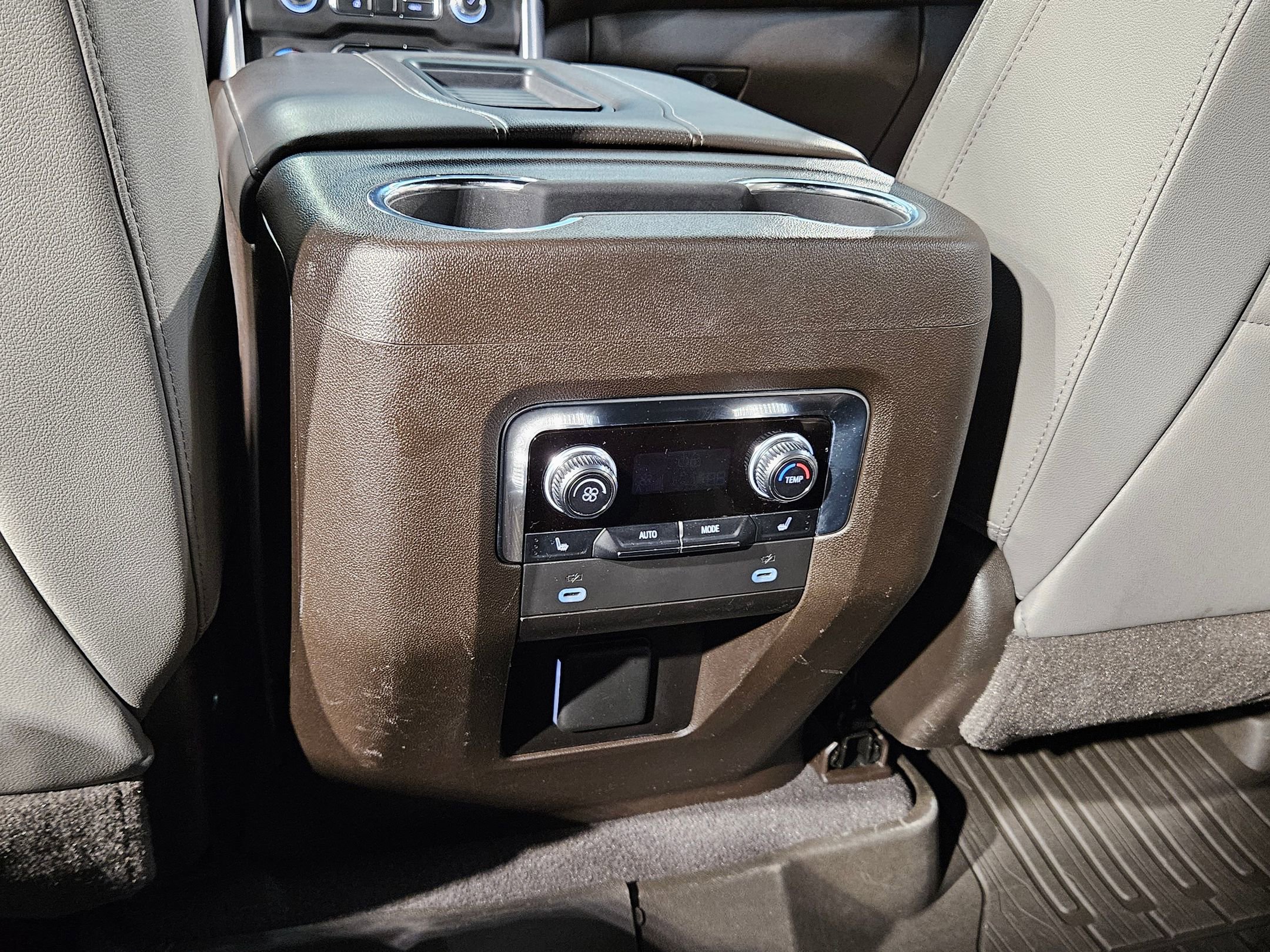 Used 2021 GMC Yukon SLT w/ SLT Luxury Package image 38