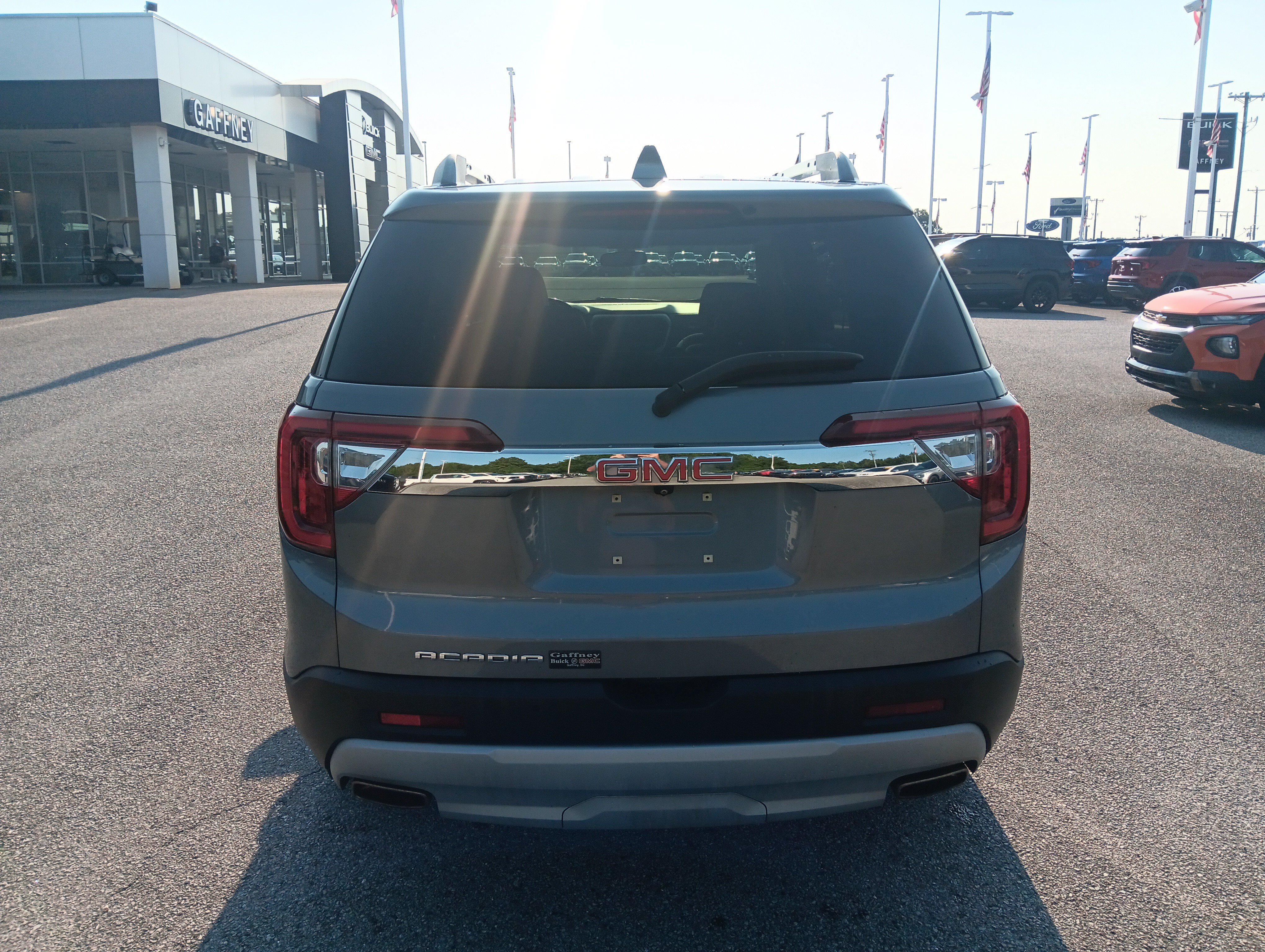 Used 2020 GMC Acadia SLT w/ Trailering Package FWD image 4
