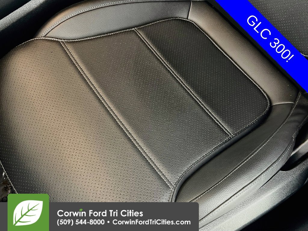 Used 2023 Mercedes-Benz GLC 300 4MATIC image 24