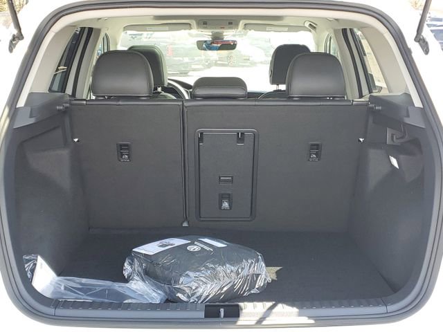 New 2025 Volkswagen Taos SEL image 8