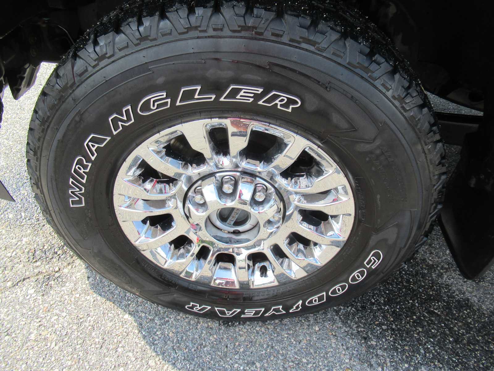 Used 2021 Ford F350 XLT w/ XLT Premium Package AWD/4WD image 10